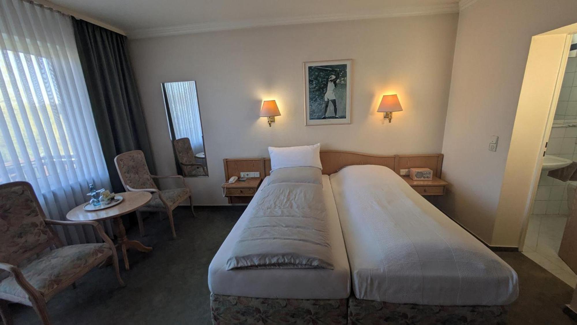 Landhotel Sonneneck - Breuna Im Naturpark Eksteriør billede